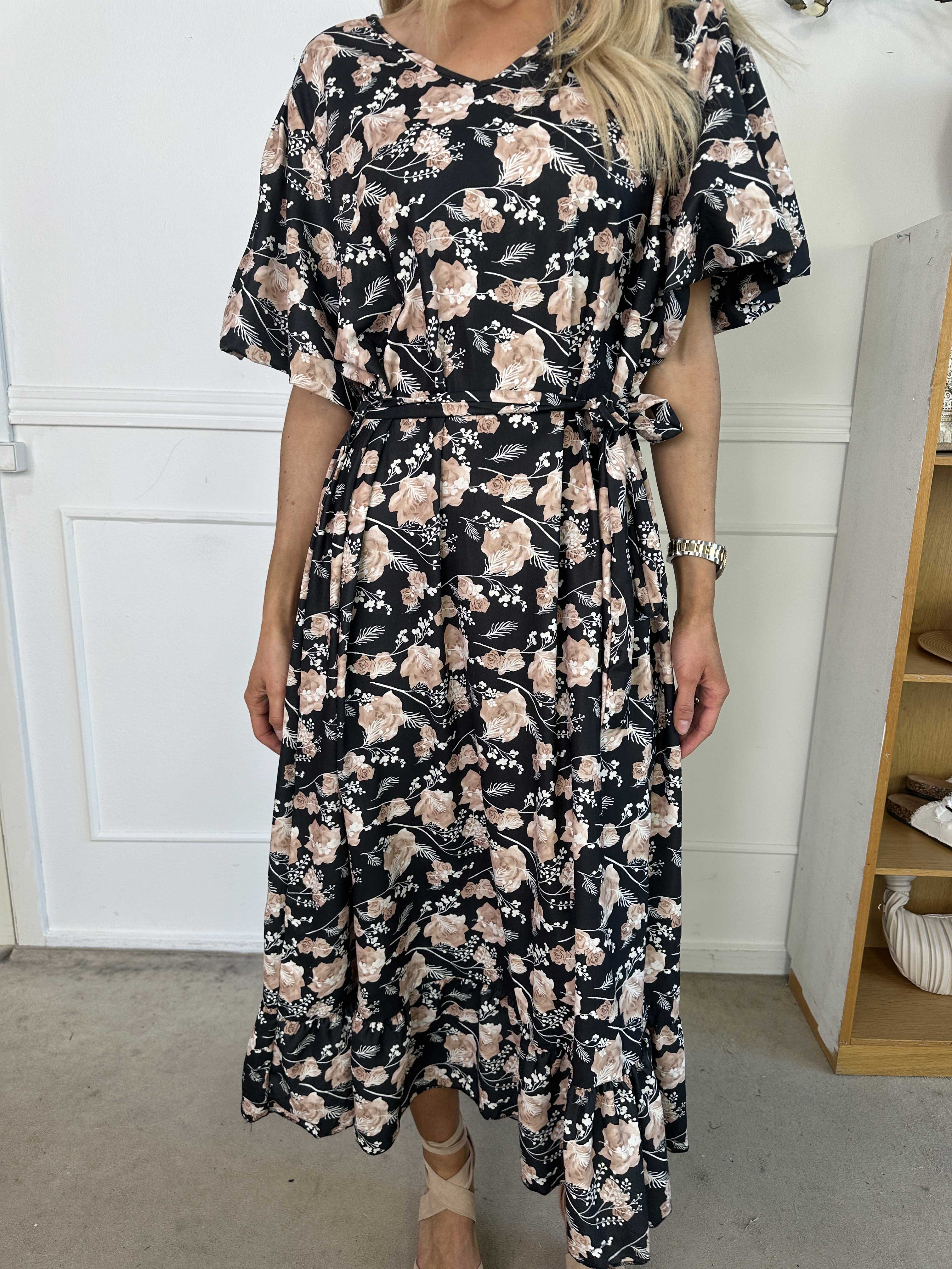 Sakira - Söt blommig klänning med puffärmar